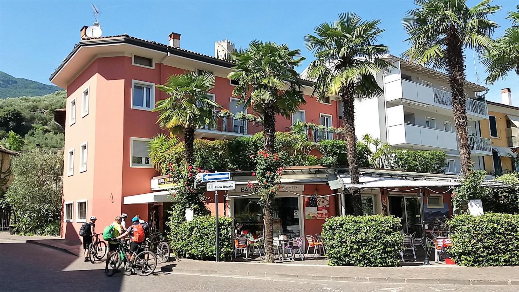 Hotel Sole Holiday Arco Exteriör bild